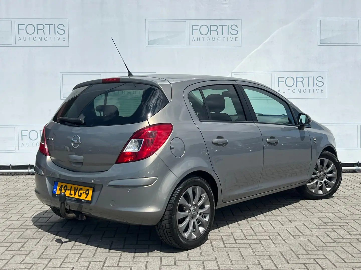 Opel Corsa 1.2-16V '111' Edition NL AUTO | AUTOMAAT | TREKHAA Bruin - 2