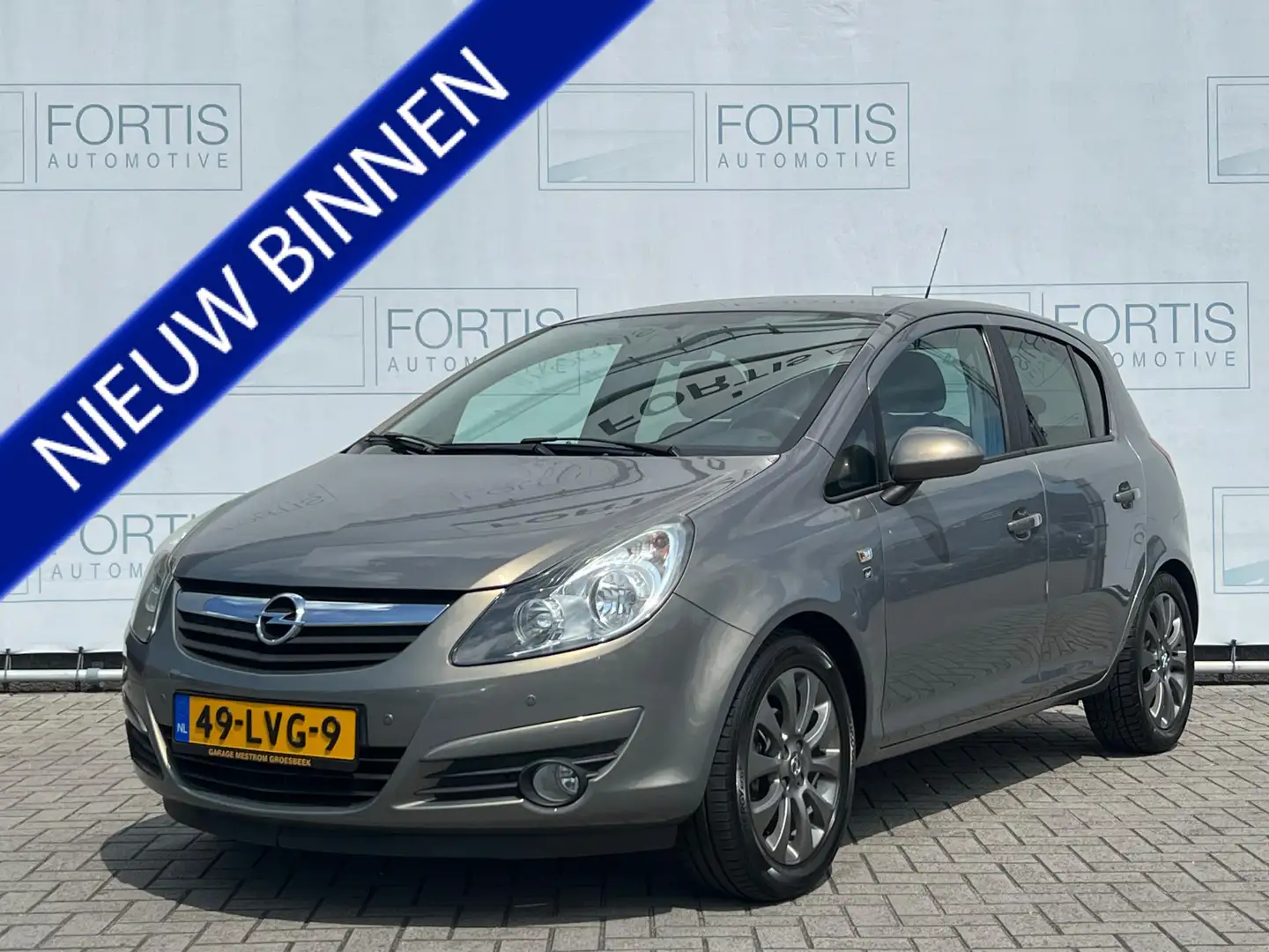 Opel Corsa 1.2-16V '111' Edition NL AUTO | AUTOMAAT | TREKHAA Bruin - 1