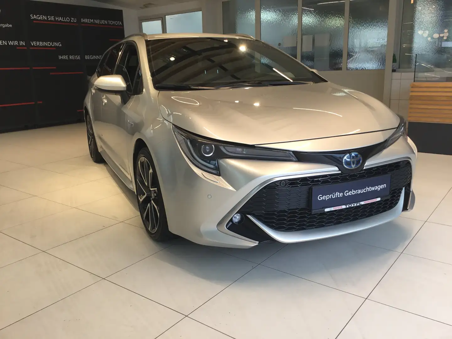 Toyota Corolla Kombi 2,0 Hybrid Lounge Aut. Argent - 2