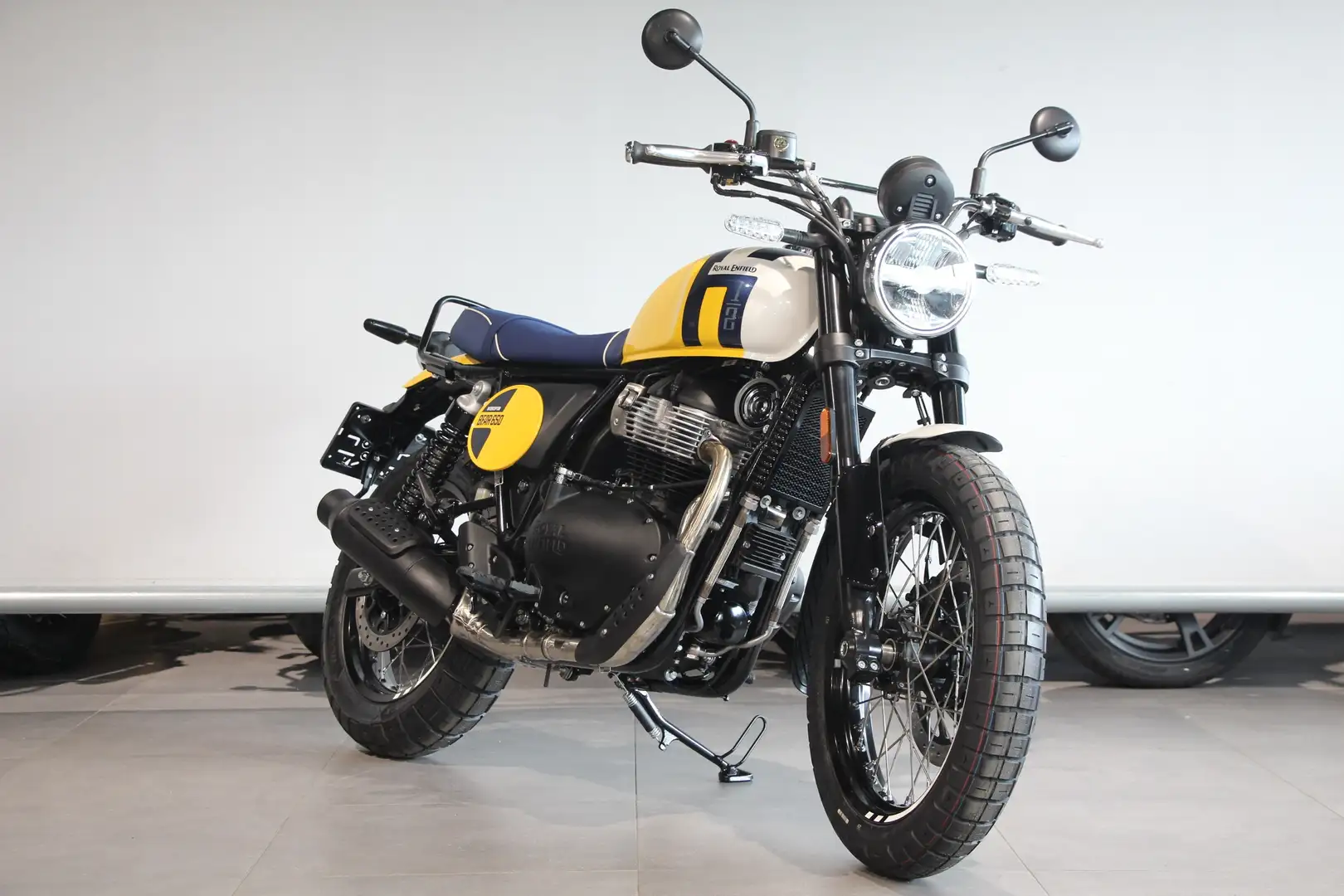 Royal Enfield Bear 650 Negru - 2