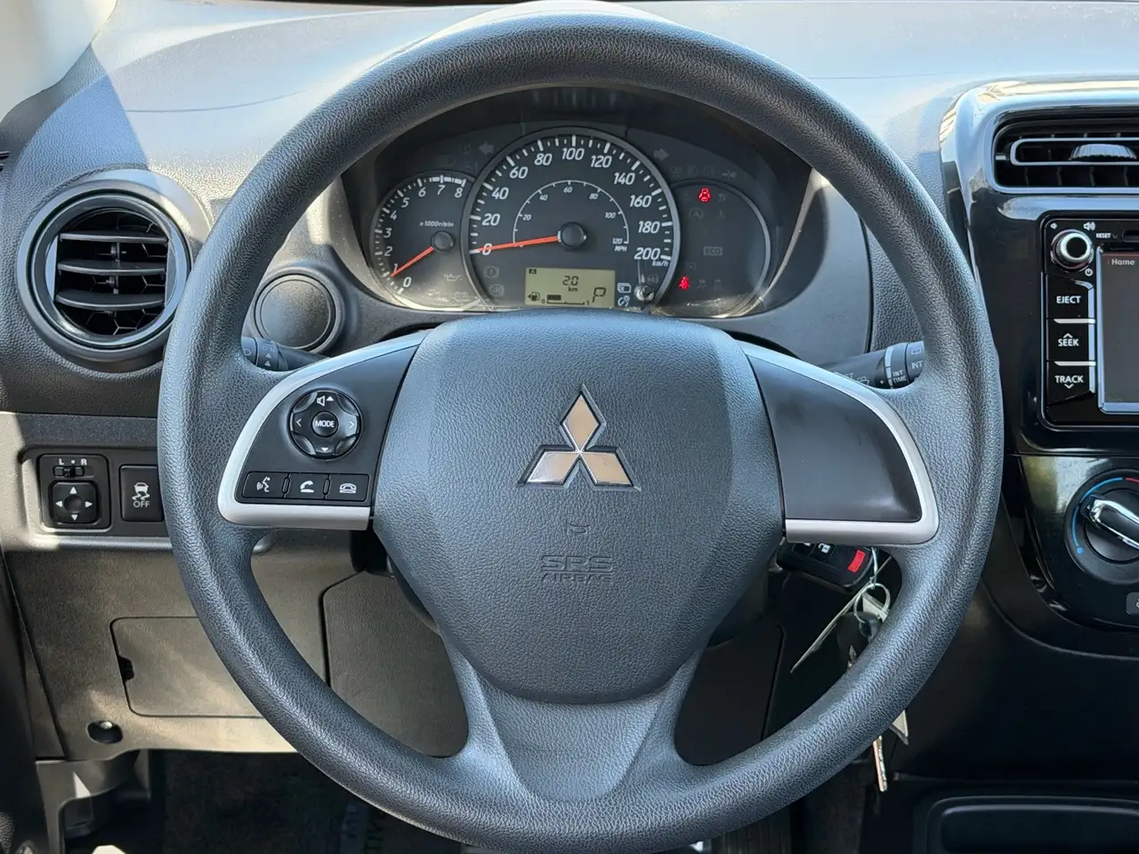 Mitsubishi Mirage снимка Mitsubishi Mirage