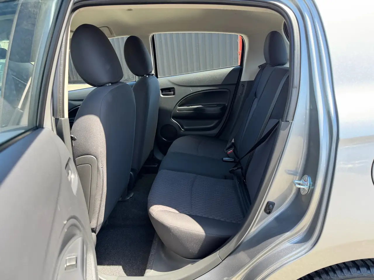 Mitsubishi Mirage снимка Mitsubishi Mirage