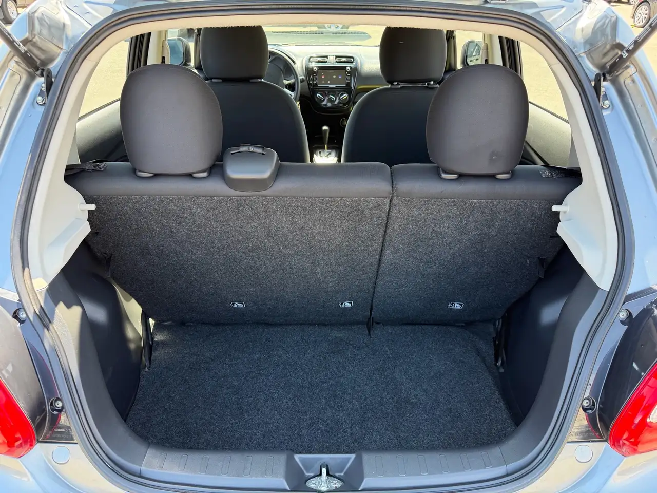 Mitsubishi Mirage снимка Mitsubishi Mirage