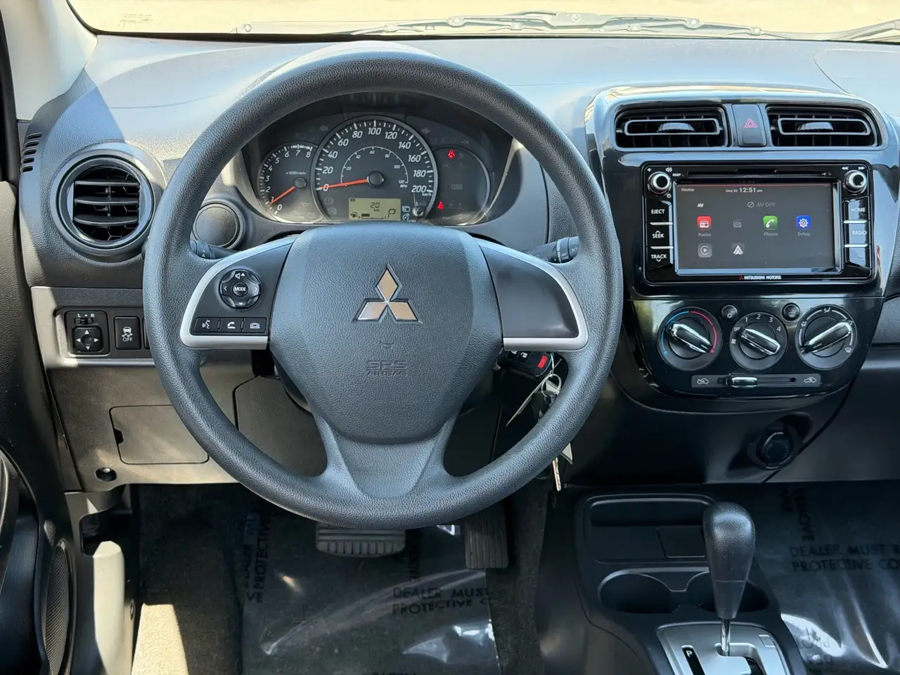 Mitsubishi Mirage снимка Mitsubishi Mirage
