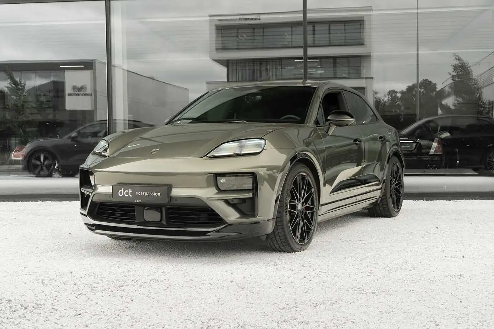 Porsche Macan Turbo NP 157000 RearAxle 2ndDisplay BlackPack 22' Grün - 1