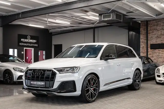Audi SQ7 view 2