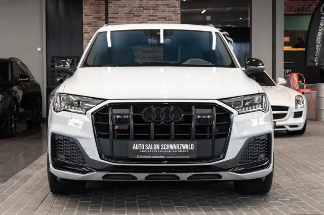 Audi SQ7 view 5