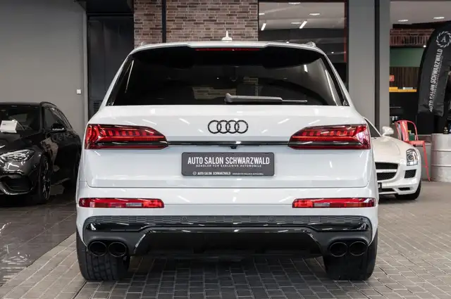 Audi SQ7 view 9