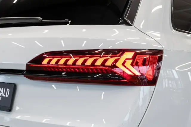 Audi SQ7 view 8