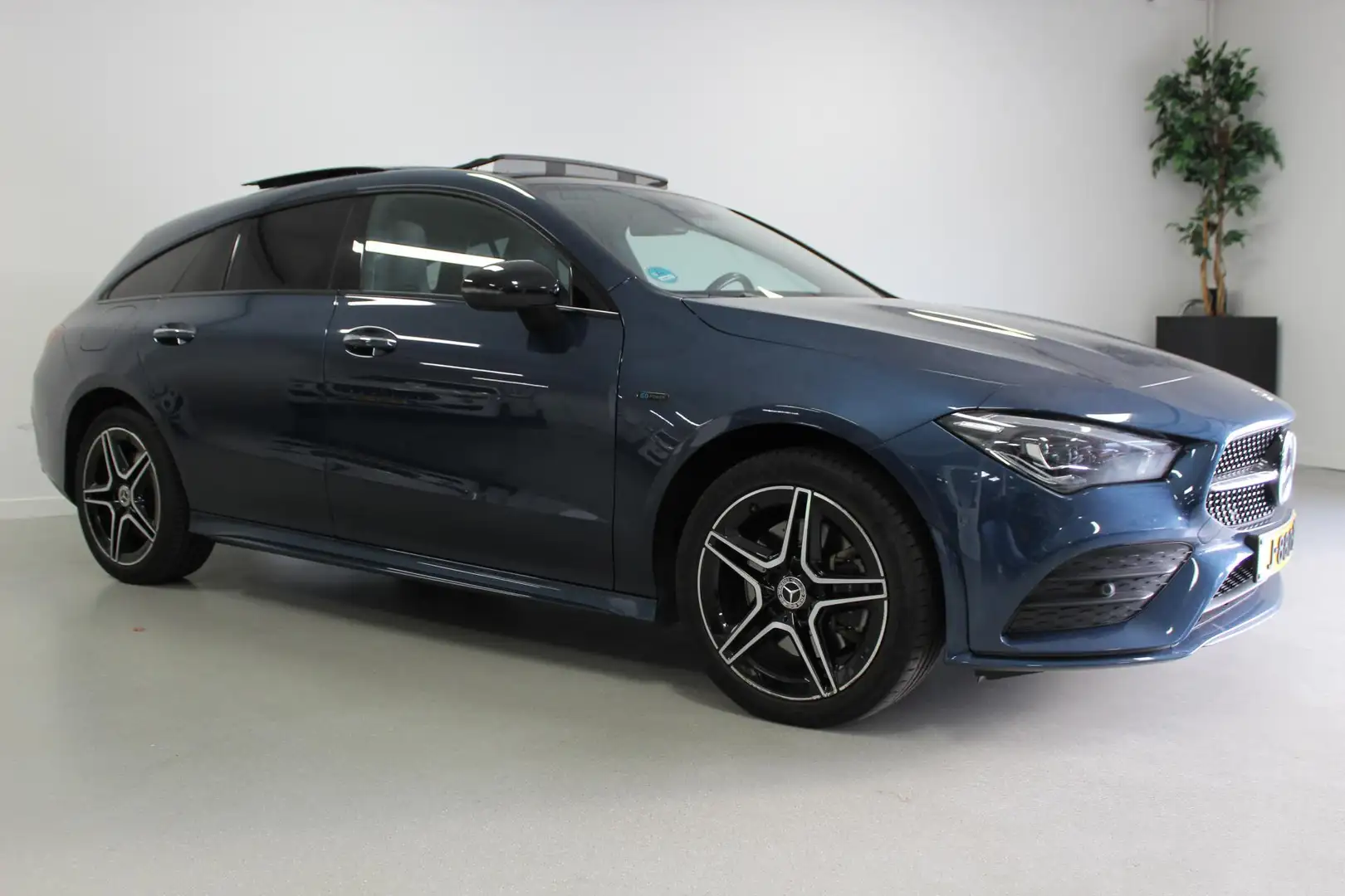 Mercedes-Benz CLA 250 Shooting Brake e Business Solution AMG Limited | P Bleu - 2