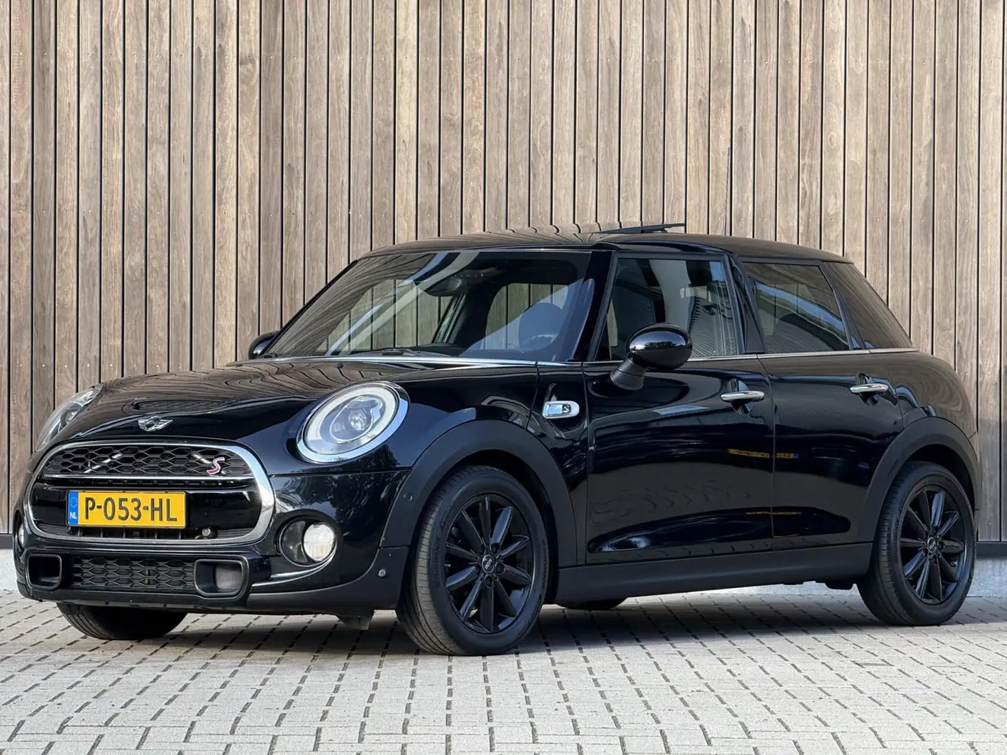 MINI Cooper S Mini 2.0 Chili Serious Business Zwart - 1