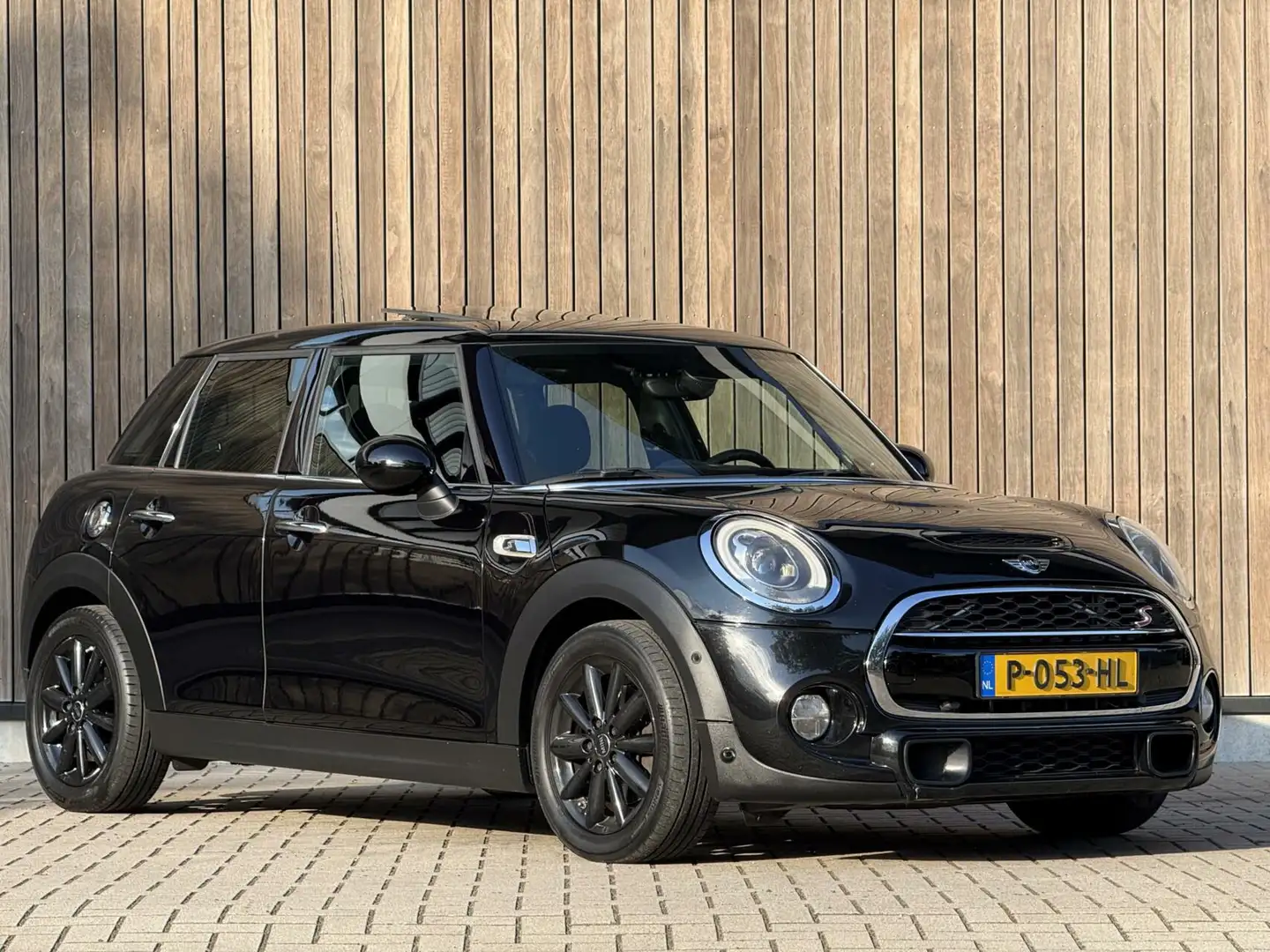 MINI Cooper S Mini 2.0 Chili Serious Business Zwart - 2