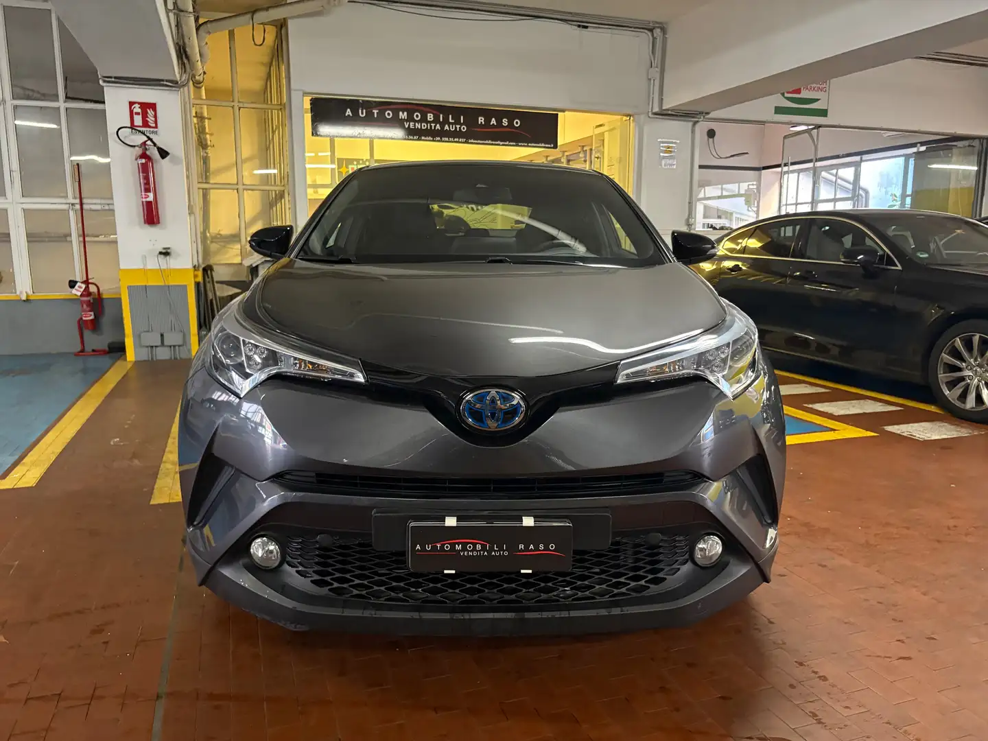 Toyota C-HR C-HR I 2016 1.8h Style 2wd e-cvt Grigio - 2