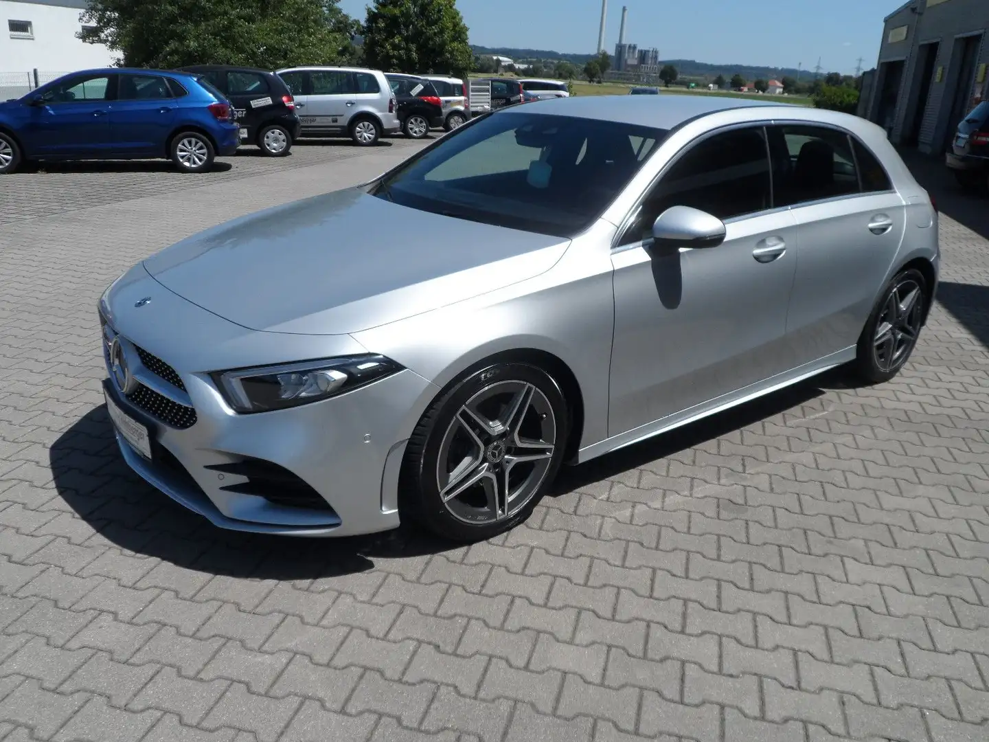 Mercedes-Benz A 200 AMG-Line Automatik/LED/Navi/SHZ/ALU/Voll Silber - 1