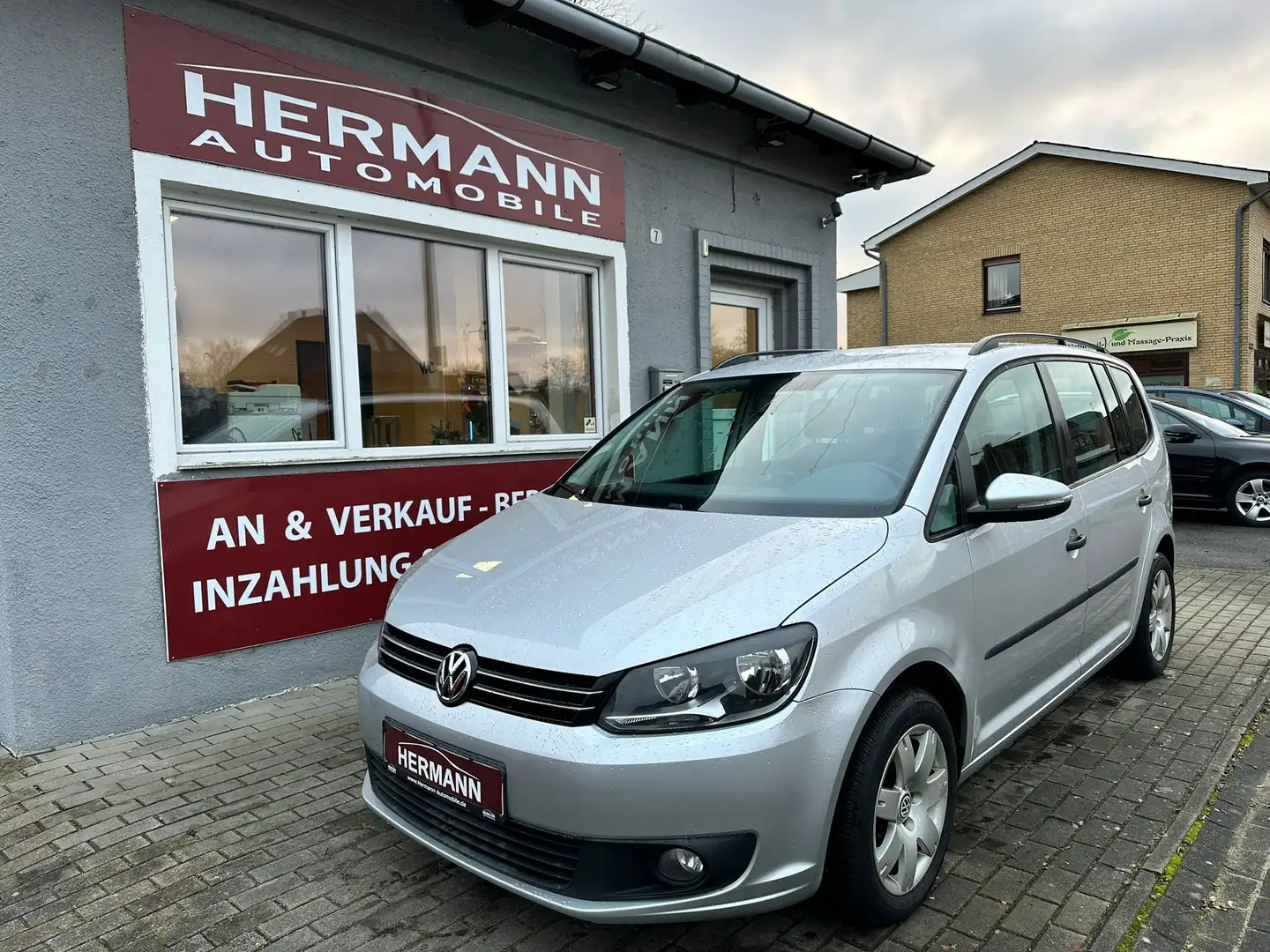 Volkswagen Touran Trendline 2. Hand 7-Sitzer Plateado - 1