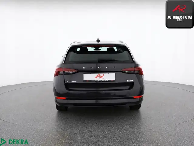 Skoda Octavia view 4