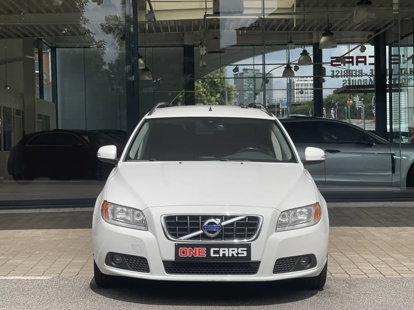 Volvo V70 2.4 D5 205cv GPS-CUIR-AIRCO-PDC-PRIX EXPORT Wit - 2