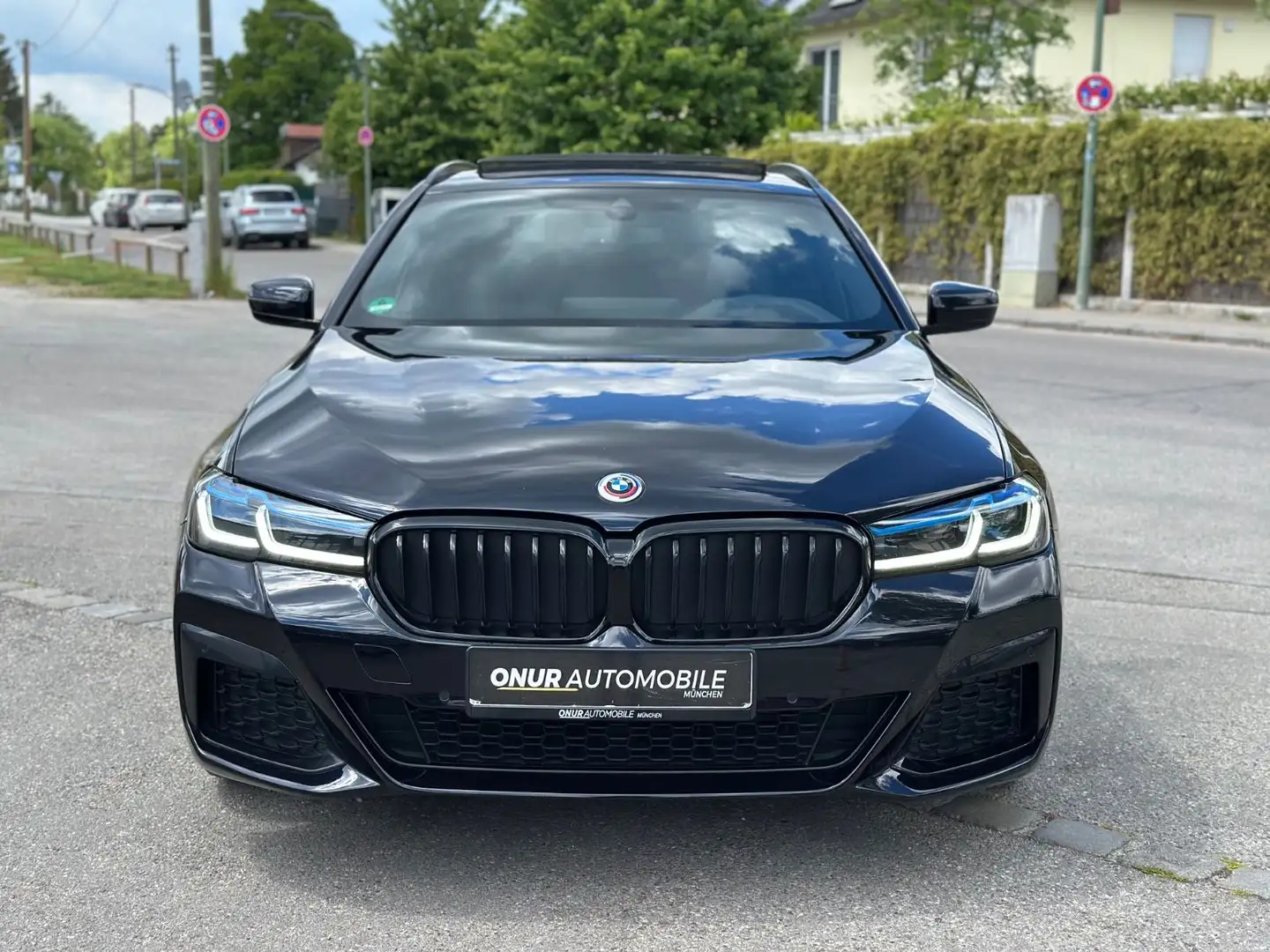 BMW 530 d xDrive M-Sport Pro NaviProf Pano HuD Laser Schwarz - 2