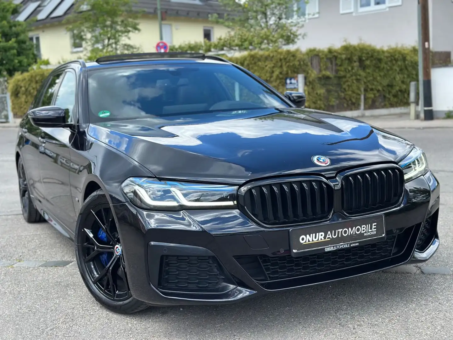 BMW 530 d xDrive M-Sport Pro NaviProf Pano HuD Laser Schwarz - 1