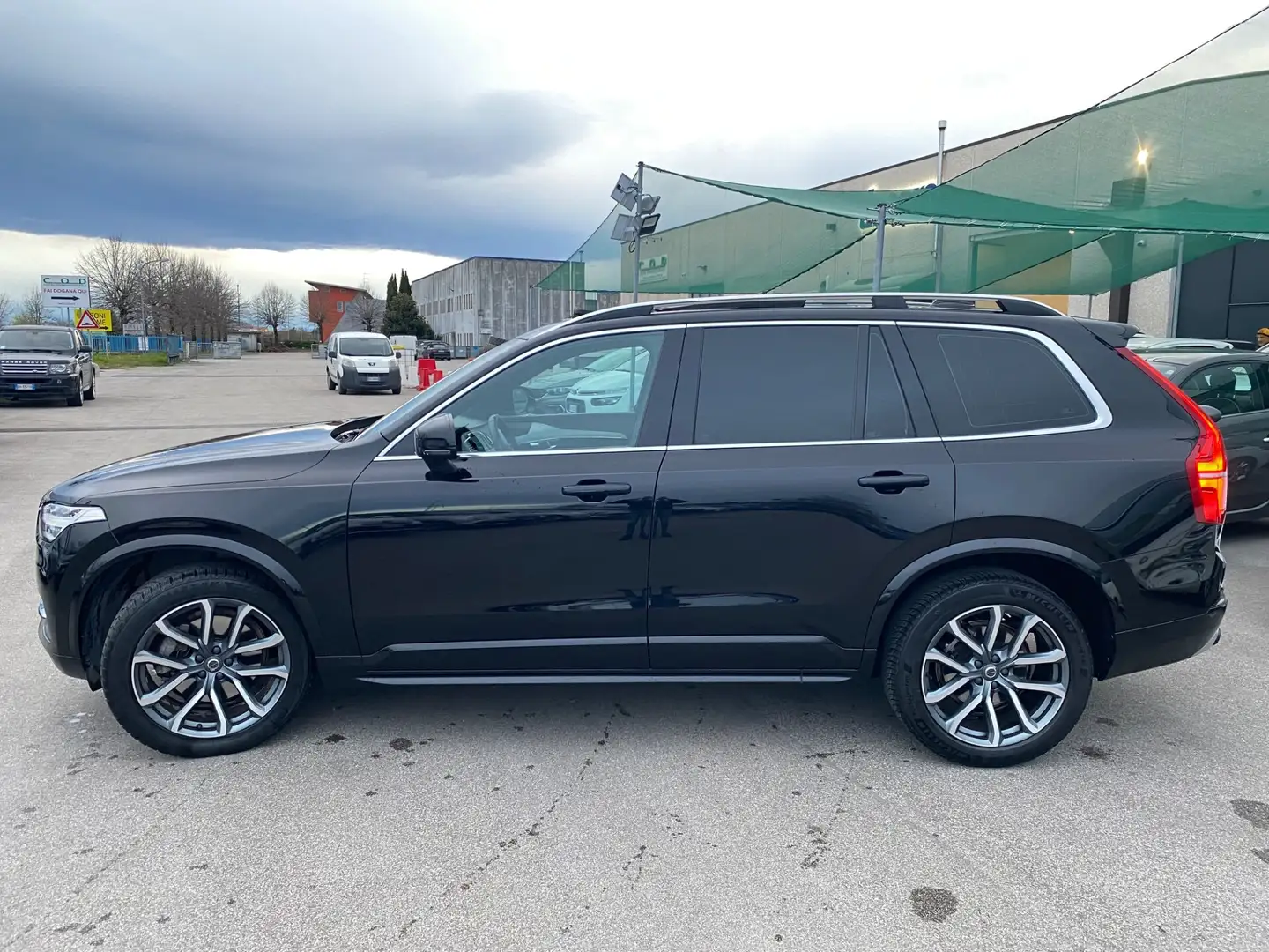 Volvo XC90 XC90 D5 AWD Geartronic 7 posti Momentum Nero - 2