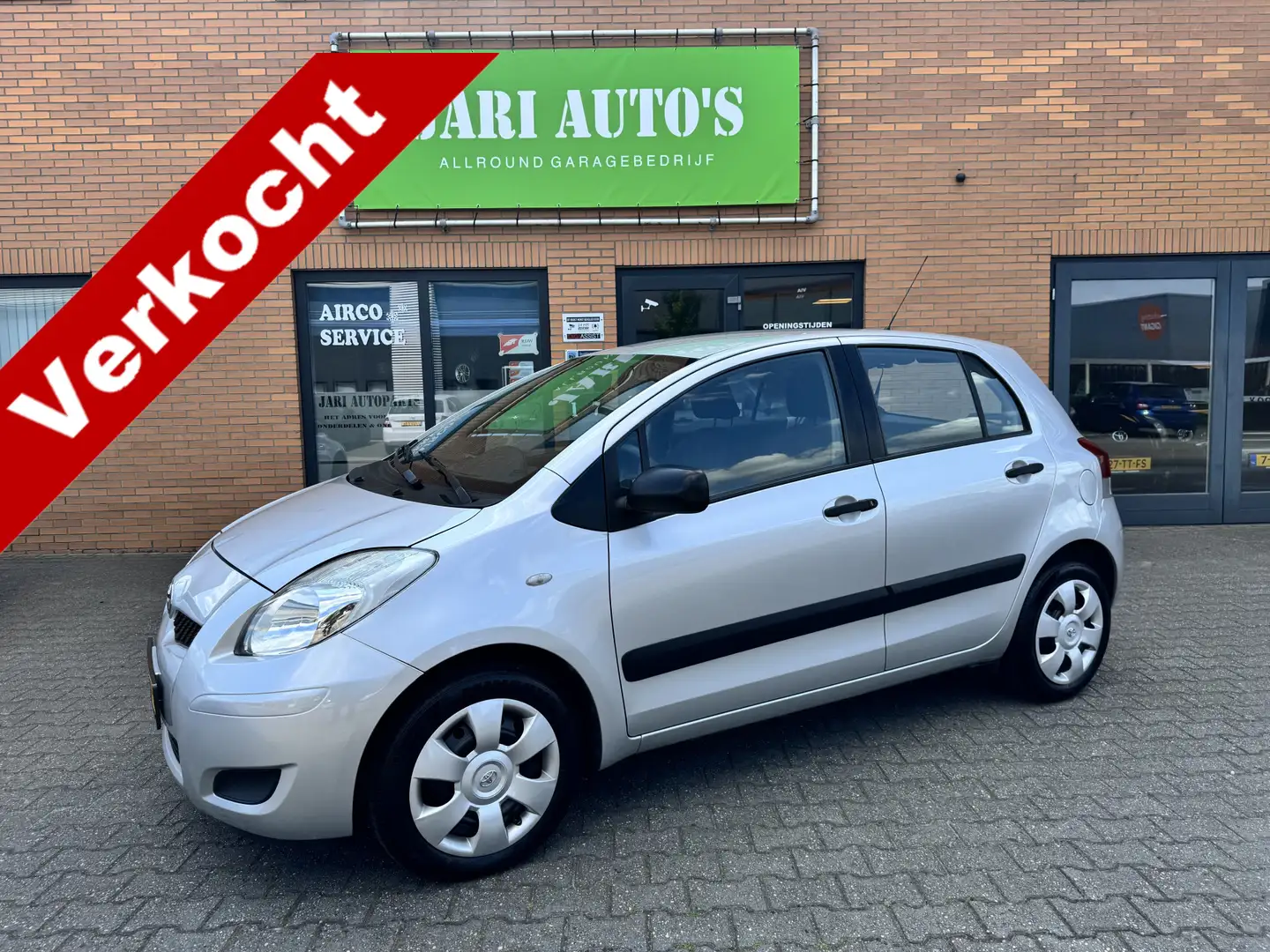 Toyota Yaris 1.0 VVTi Acces 5drs , Airco Grijs - 1