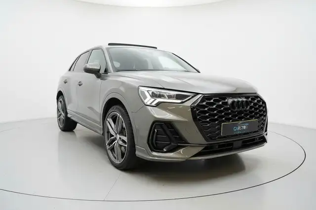 Audi Q3 view 9