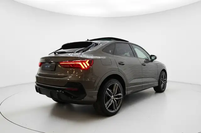 Audi Q3 view 6