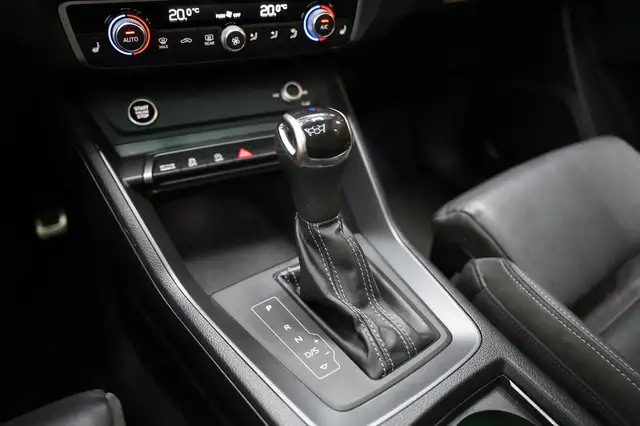 Audi Q3 view 15