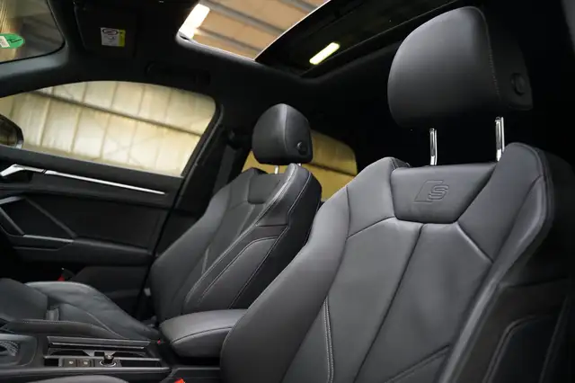 Audi Q3 view 14
