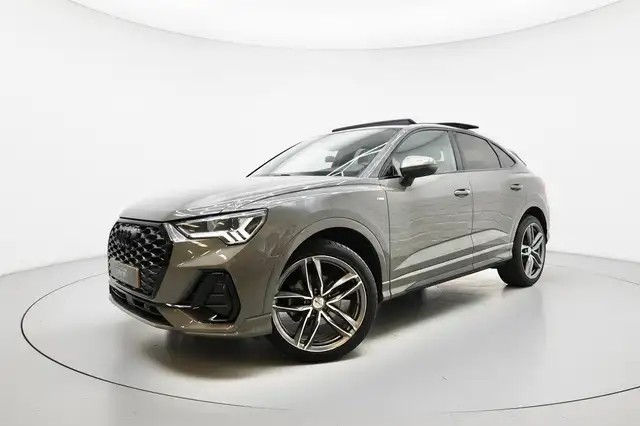 Audi Q3 main image