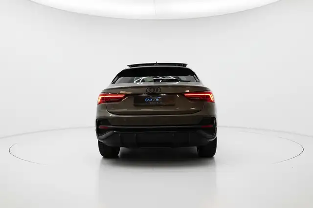 Audi Q3 view 7