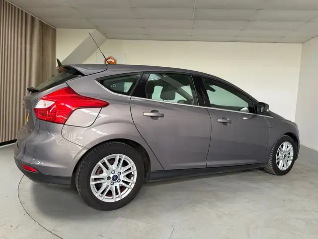 Ford Focus view 7