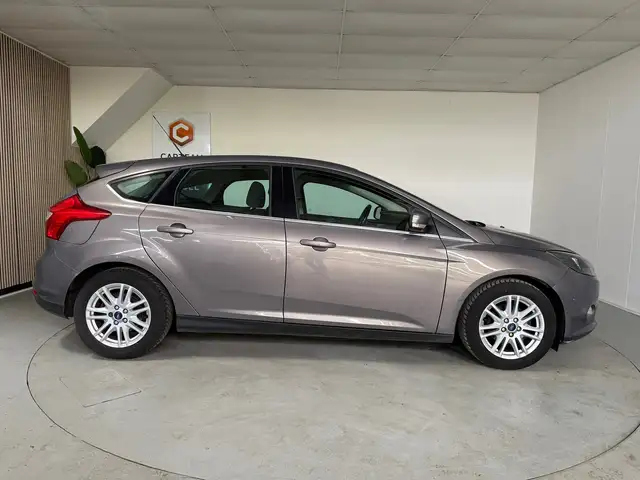 Ford Focus view 8