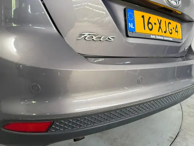 Ford Focus view 12