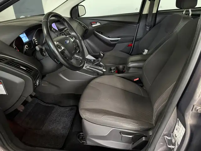Ford Focus view 15