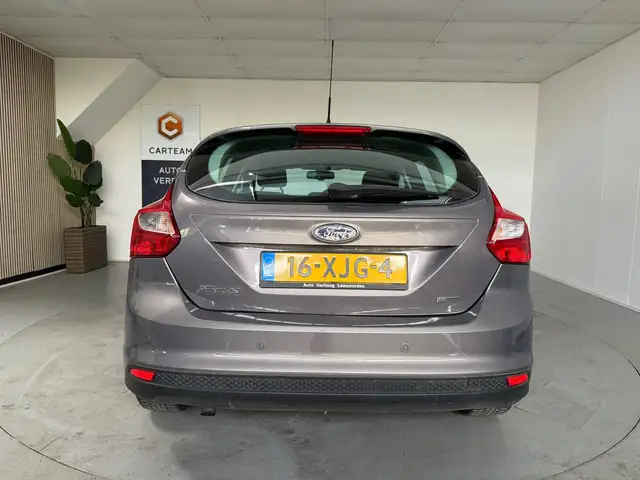 Ford Focus view 11
