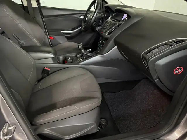 Ford Focus view 13