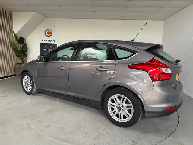 Ford Focus view 2