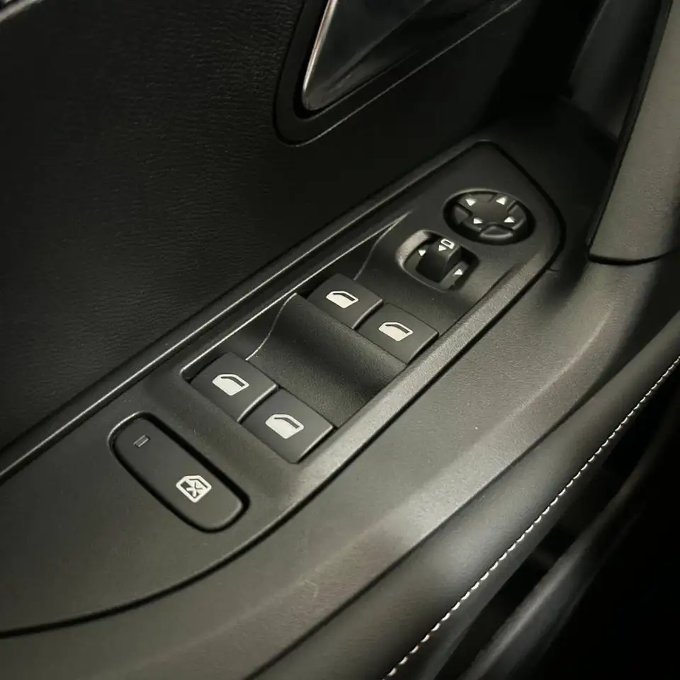 Peugeot 2008 PureTech 100 S&S Allure 28