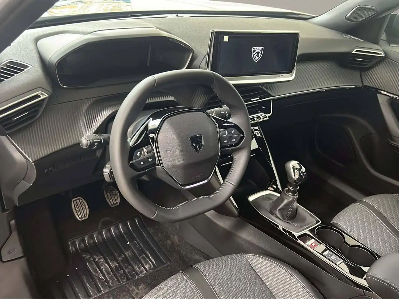 Peugeot 2008 PureTech 100 S&S Allure 19