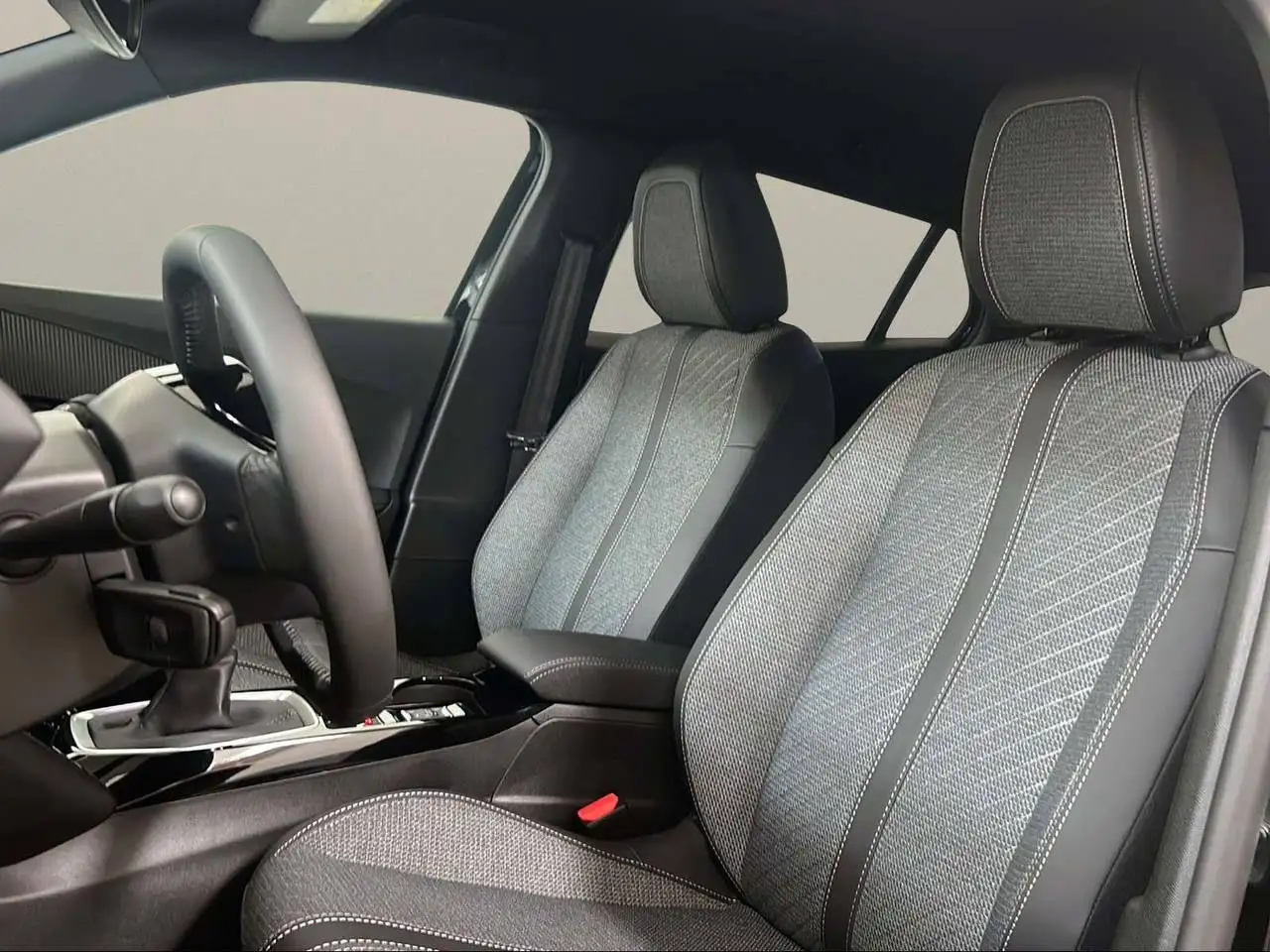 Peugeot 2008 PureTech 100 S&S Allure 9