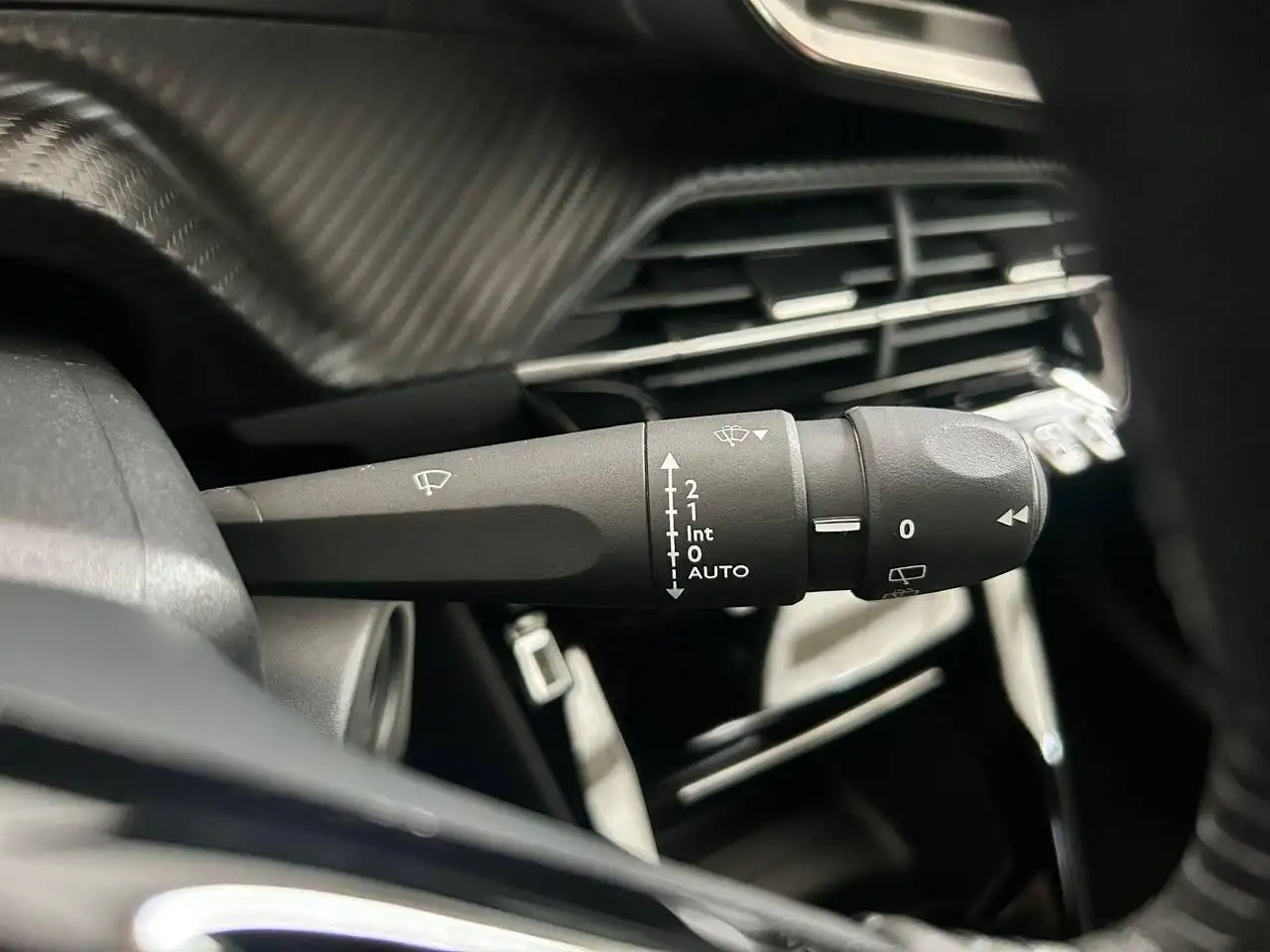 Peugeot 2008 PureTech 100 S&S Allure 15