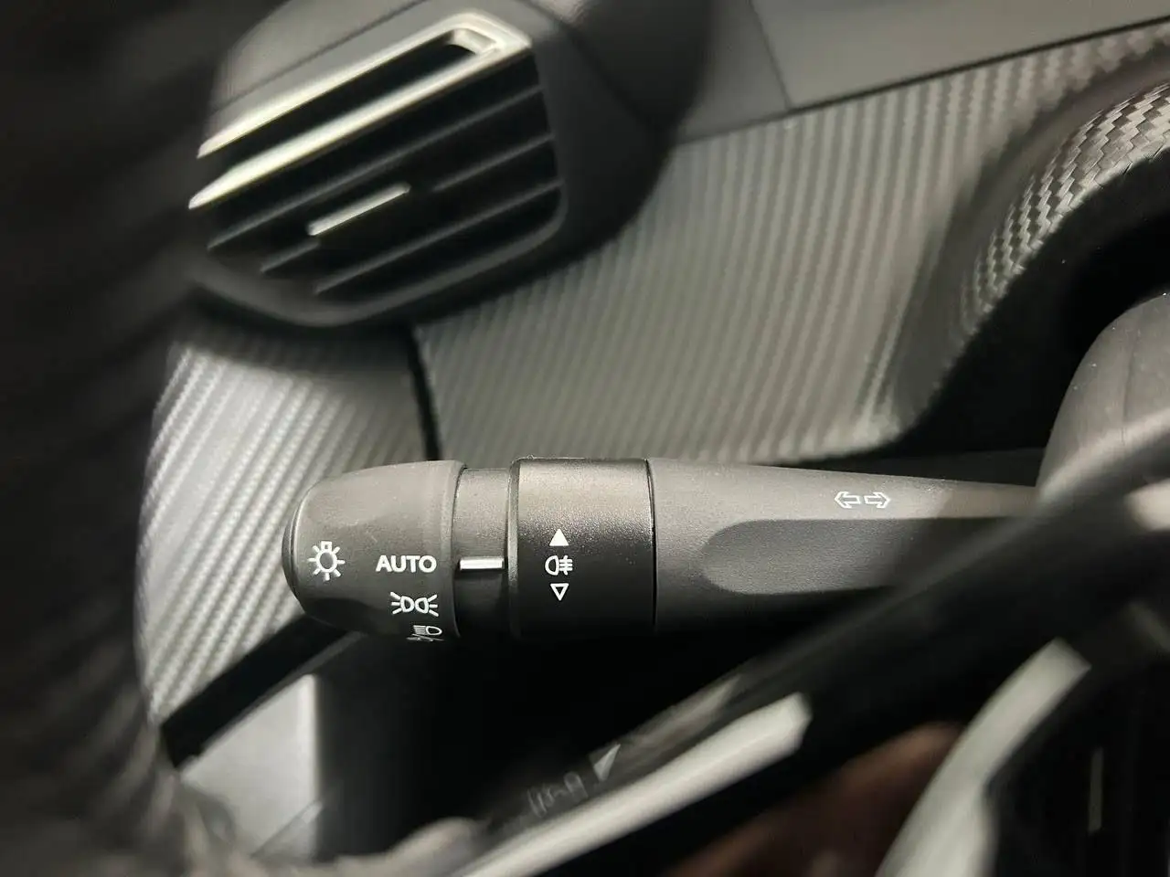 Peugeot 2008 PureTech 100 S&S Allure 16