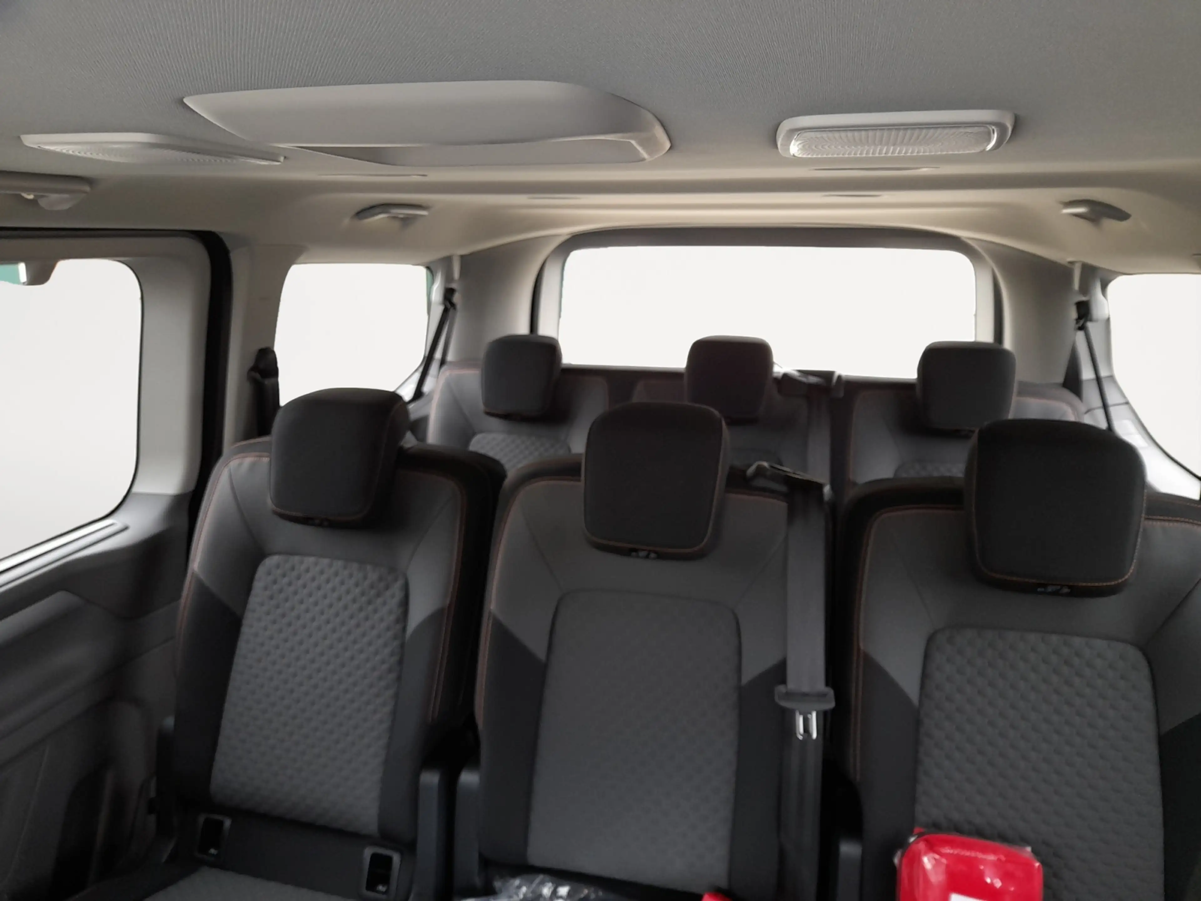 Volkswagen T7 Caravelle e-Caravelle Kessy Navi AHK 9Sitzer 19er Alu — photo 8