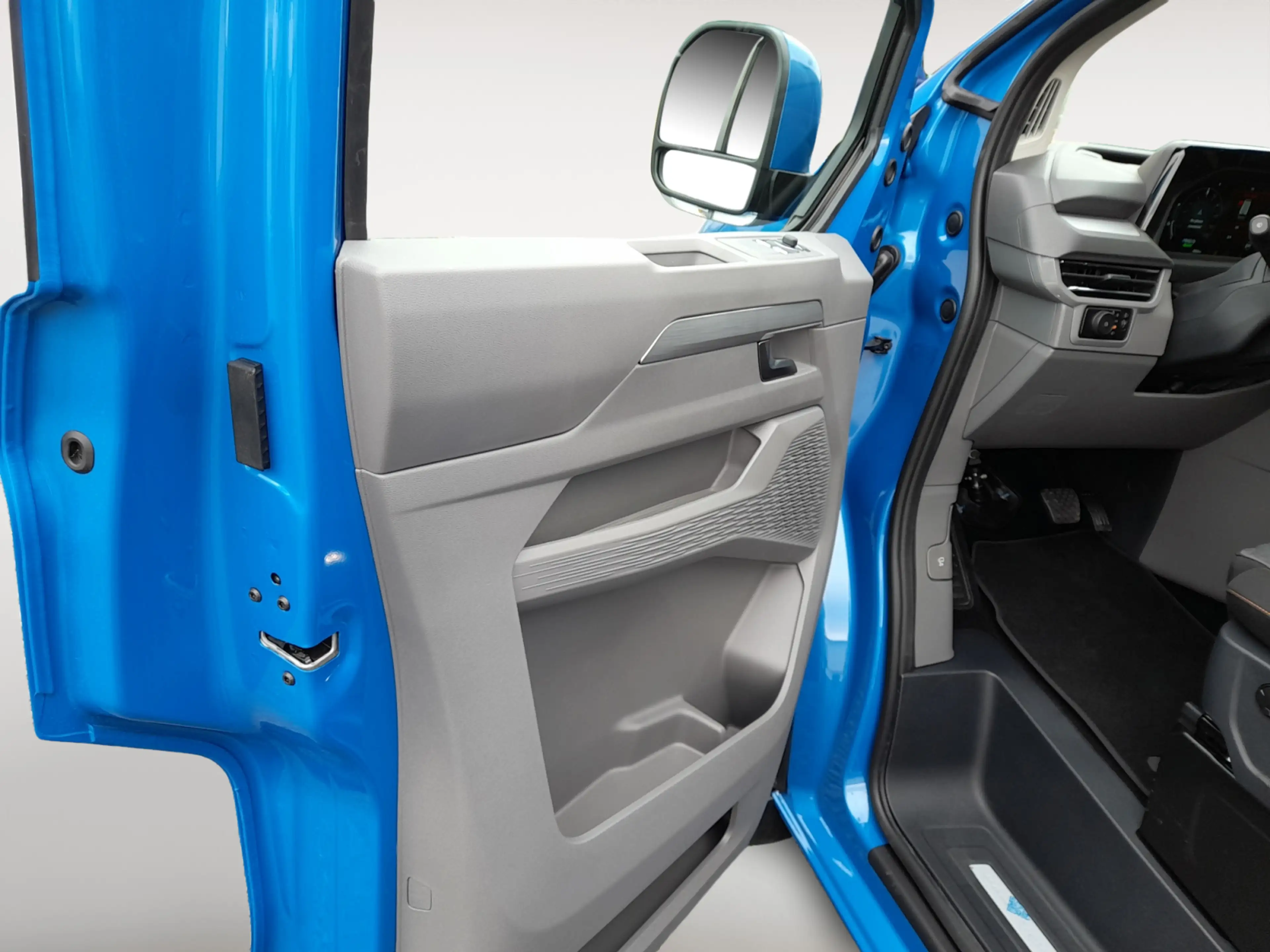 Volkswagen T7 Caravelle e-Caravelle Kessy Navi AHK 9Sitzer 19er Alu — photo 14