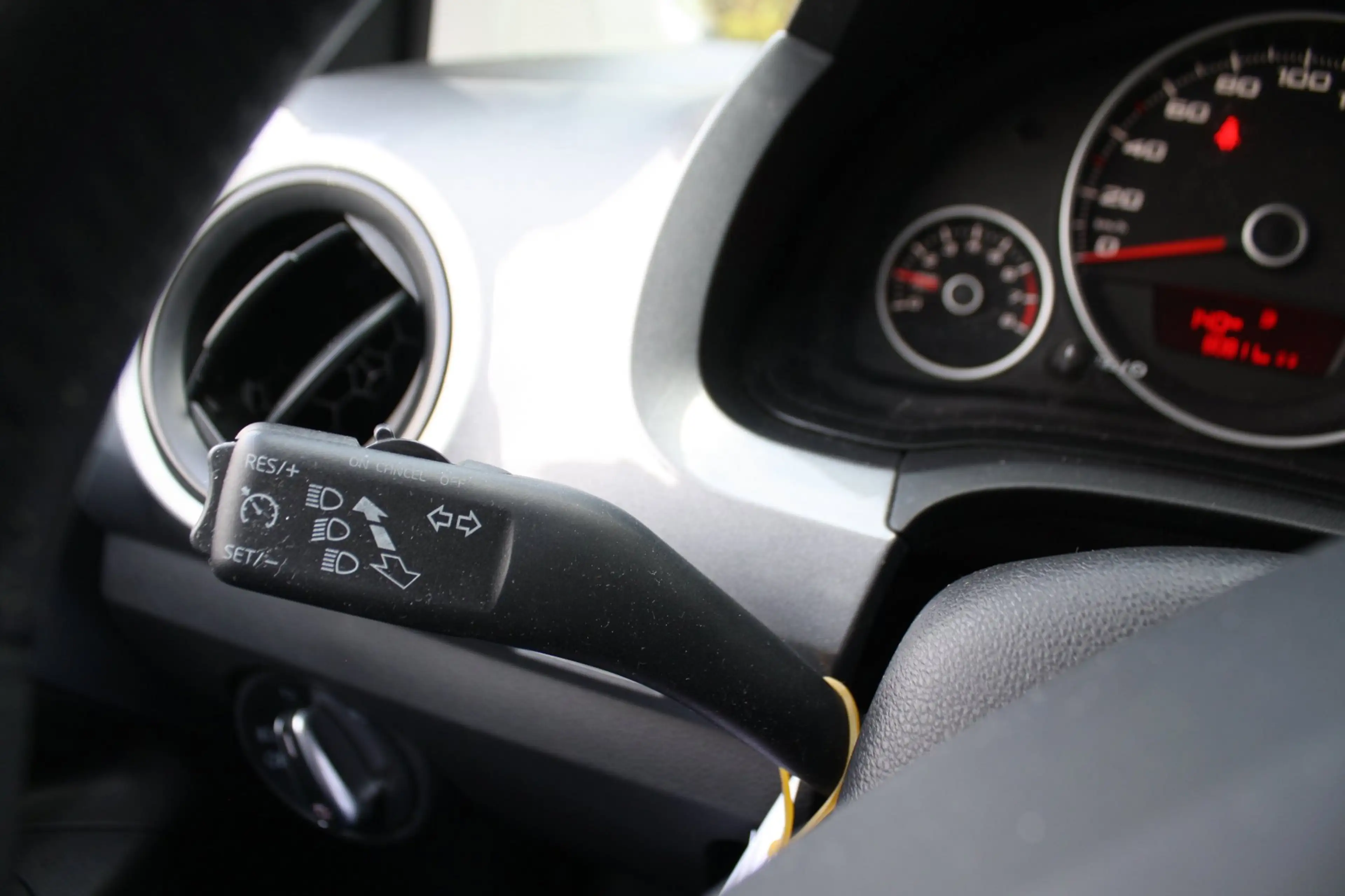 SEAT Mii 1.0 Sport Dynamic - AIRCO - PDC - RIJKLAAR - 5-DEU — photo 12
