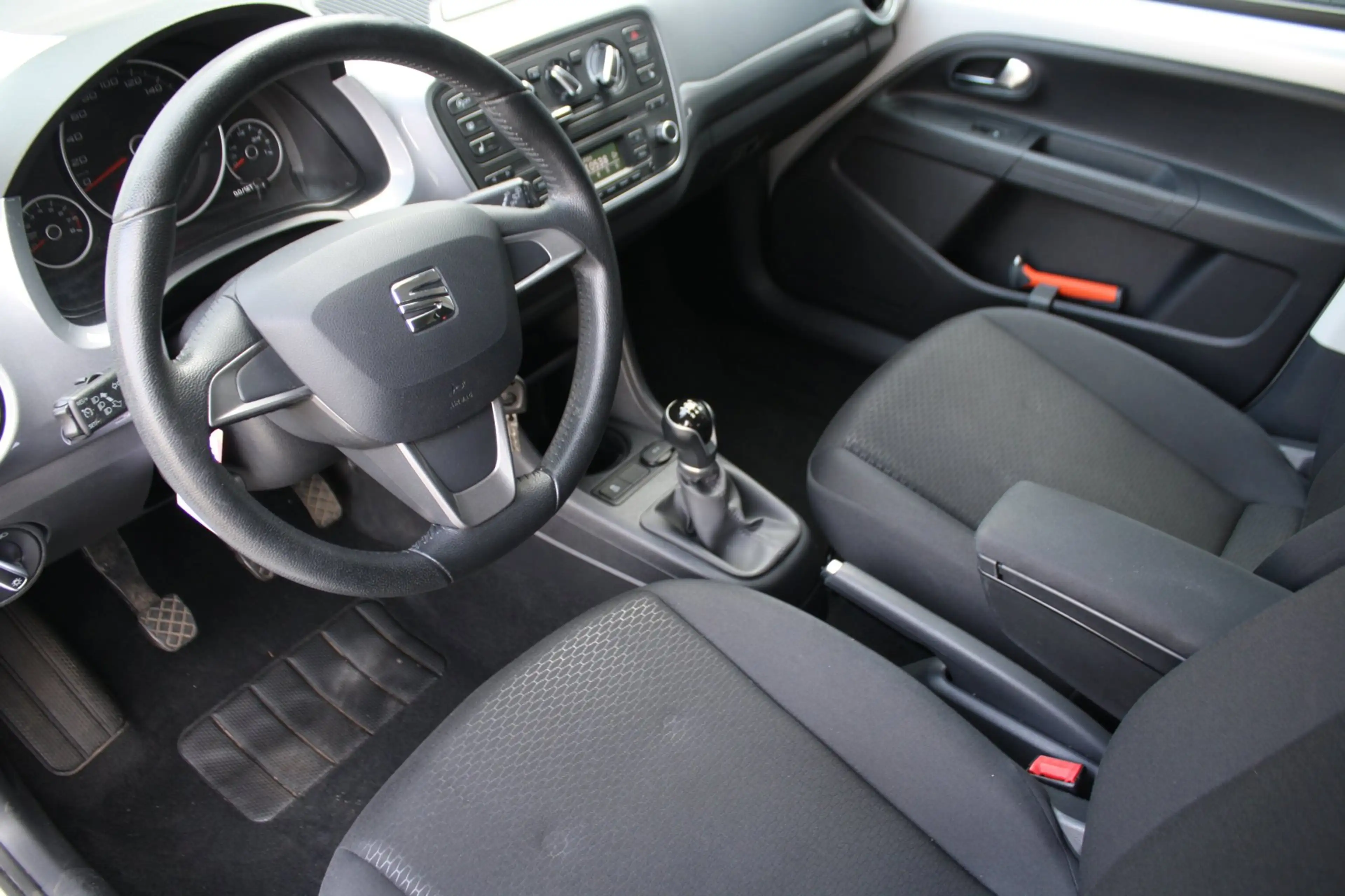 SEAT Mii 1.0 Sport Dynamic - AIRCO - PDC - RIJKLAAR - 5-DEU — photo 4