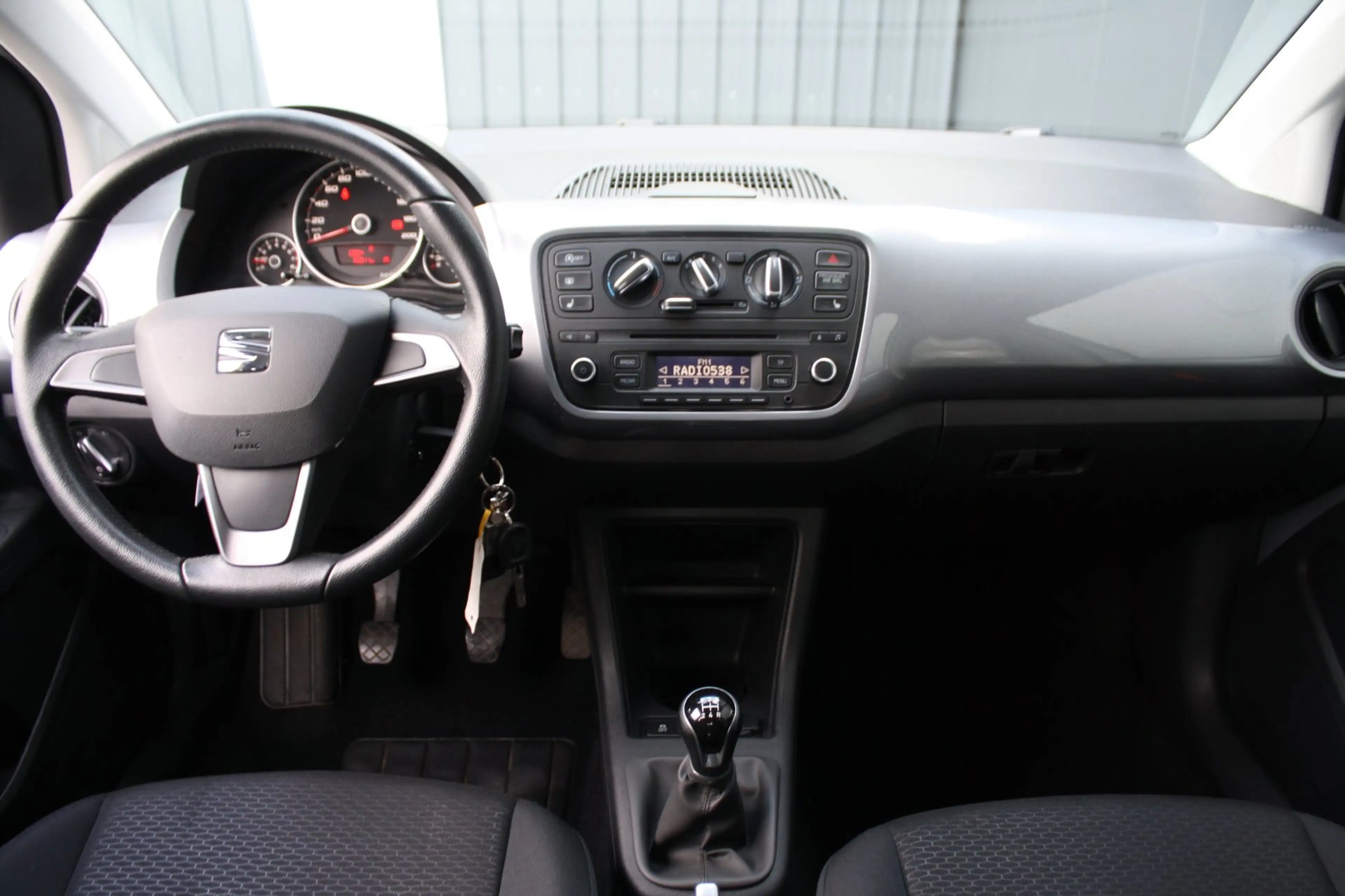 SEAT Mii 1.0 Sport Dynamic - AIRCO - PDC - RIJKLAAR - 5-DEU — photo 3