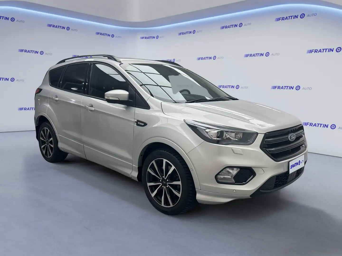 Ford Kuga 2.0 TDCI 150 CV S&S 4WD Powershift ST-Line Срібний - 2
