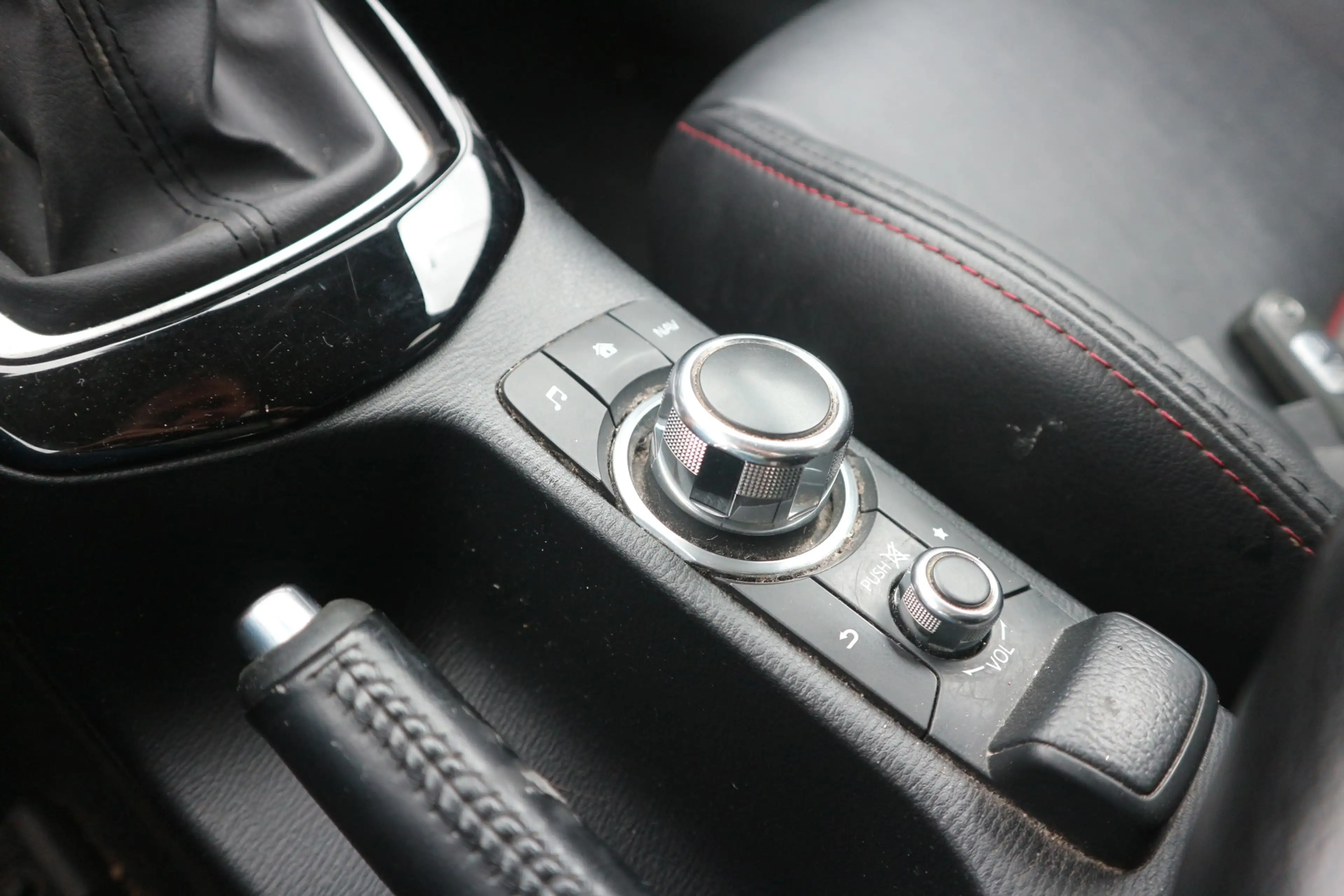Mazda CX-3 1.5 SkyActiv-D 105 GT-M — photo 2